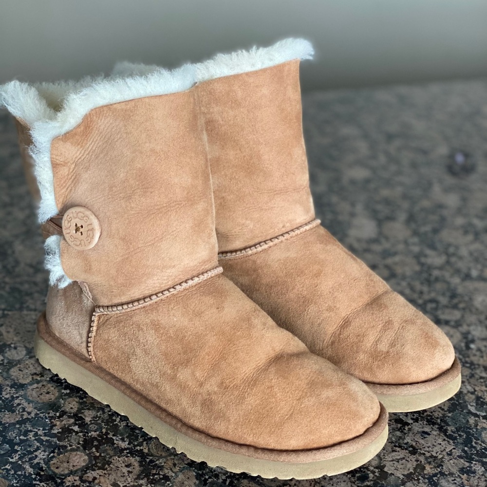Ugh Bailey Button Boots Size 9
